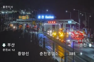 강원 폭설로 중앙고속도로 하이패스 구조물 붕괴… 교통 혼잡 발생