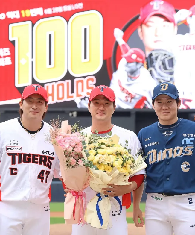 전상현 100홀드