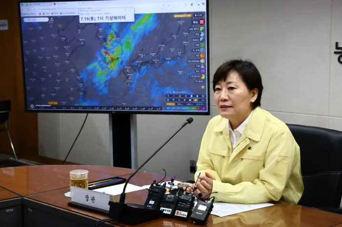 정부가 이틀간 집중호우로 인한 대규모 농작물 침수 피해에 대응하기 위해 복구 방안 마련에 착수했다.