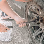 김해 정비소서 레미콘 타이어 폭발…60대 정비소 업주 숨져