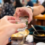 회식 음주 강요하다 후배에 소주병 던진 50대…벌금 200만원 선고