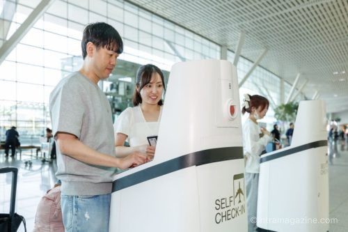 인천국제공항이 글로벌 공항 중 처음으로 자율주행 셀프 체크인 로봇을 도입했다. 2026년 5월부터 셀프 체크인, 안내·순찰, 도슨트 로봇 등 3종 31대를 운영하며 여객 편의와 공항 디지털 전환을 강화한다.