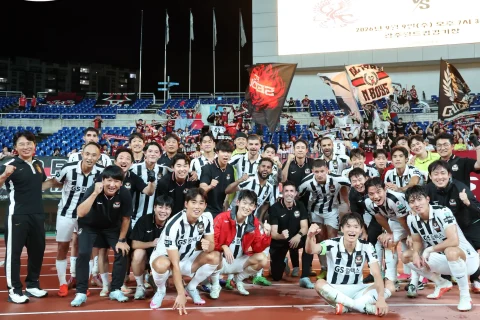 "7번만 더 이기면 우승" FC서울, 광주FC에 5-2 대승, 4연승으로 승점 56 선두 질주