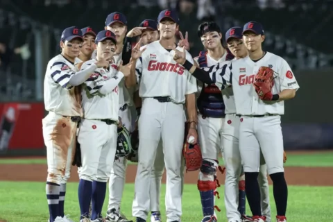 "7점을 먹히면 13점을 내면 끝" 롯데 0-8 뒤집고 키움에 15-10 승리…7회 13득점 대폭발