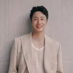 정일우가 발달장애 예술인들과 갤럭시 로봇파크에서 교류하는 모습