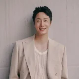 정일우가 발달장애 예술인들과 갤럭시 로봇파크에서 교류하는 모습
