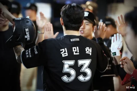 "못생긴 사자 잡자" KT 위즈, 한화 9-6 제압 김민혁 결승타에 한화 8연패·9위 추락