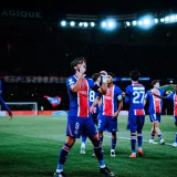PSG 선수들이 슬로반 브라티슬라바전 6-1 대승 후 골을 축하하는 장면