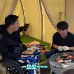 박위 원샷한솔 2022년 캠핑 영상에서 대화하는 두 유튜버