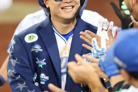 "광주천 수달과 원숭이 극복" 삼성 라이온즈 KIA에 6-4 승리, 김도영 40홈런에도 선두 지켰다