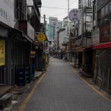 서울의 한산한 먹자골목 거리 전경
