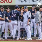 삼성 라이온즈를 7대5로 꺾은 두산 베어스 선수단