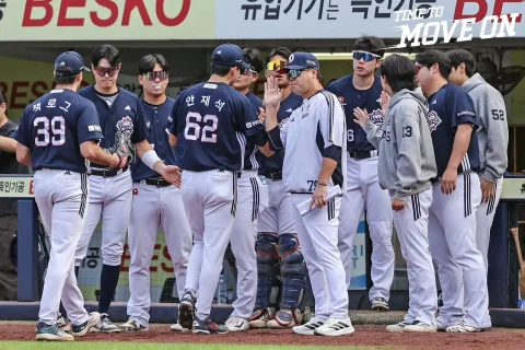 "못생긴 사자야 우승 못한다" 두산 삼성 7-5, 김성윤 만루포 버티고 강승호 8회 적시타로 5위 지켰다