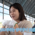 배우 조윤희가 황정음 유튜브에서 이혼 당시 심경을 이야기하는 모습