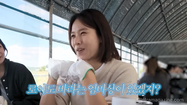 배우 조윤희가 황정음 유튜브에서 이혼 당시 심경을 이야기하는 모습