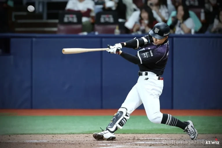 KBO 한 시즌 최다 204안타 기록을 삼성전에 세운 KT 위즈 최원준