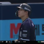 KT 위즈 최원준이 대구 삼성라이온즈파크 경기에서 1루로 출루하는 장면