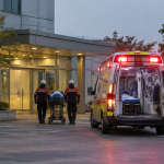 응급 출동 중인 119구급차 경광등 불빛