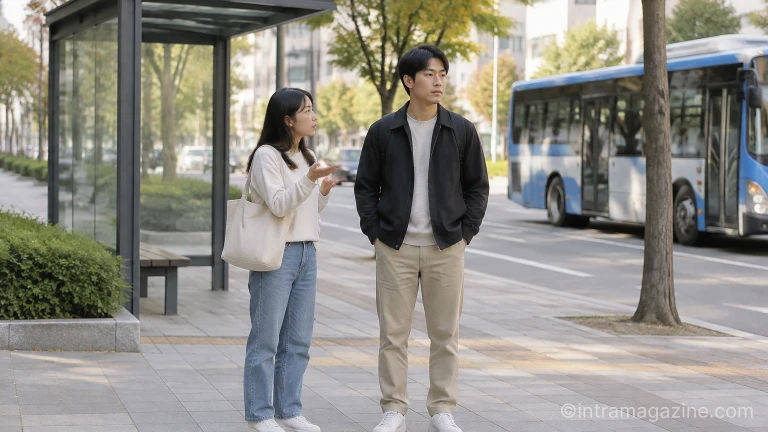 이동 경로 제안에 대해 즉각 대답하지 않고 가만히 서 있는 인물들