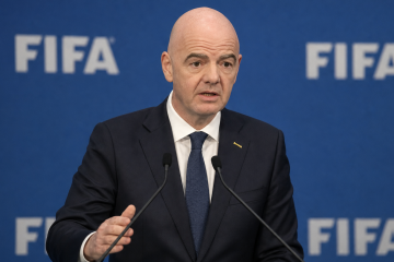 잔니 인판티노 FIFA 회장, '월드컵 매각' 사과에도 리더십 위기