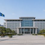 경기도청 청사 건물 전경과 게양대