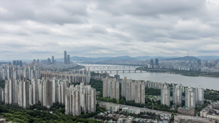 수도권 도심 아파트 단지와 주택가 전경