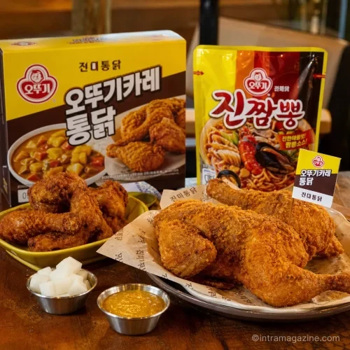오뚜기 카레 소스가 뿌려진 진미통닭의 협업 메뉴