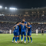 유럽 챔피언스리그 맨체스터 시티 홈 경기에서 득점 후 동료들과 환호하는 축구 선수들