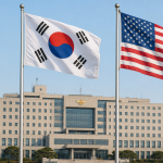나란히 걸려있는 태극기와 성조기