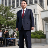 법정으로 향하는 윤석열 전 대통령의 모습