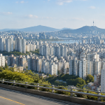 고층 아파트 단지가 빽빽하게 밀집된 서울 도심 주거지 전경
