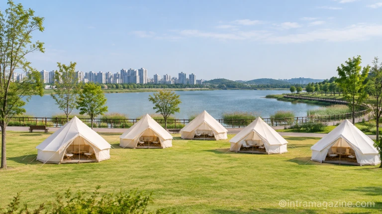 운정호수공원 피크닉장 천막 시설과 호수 수변 산책로